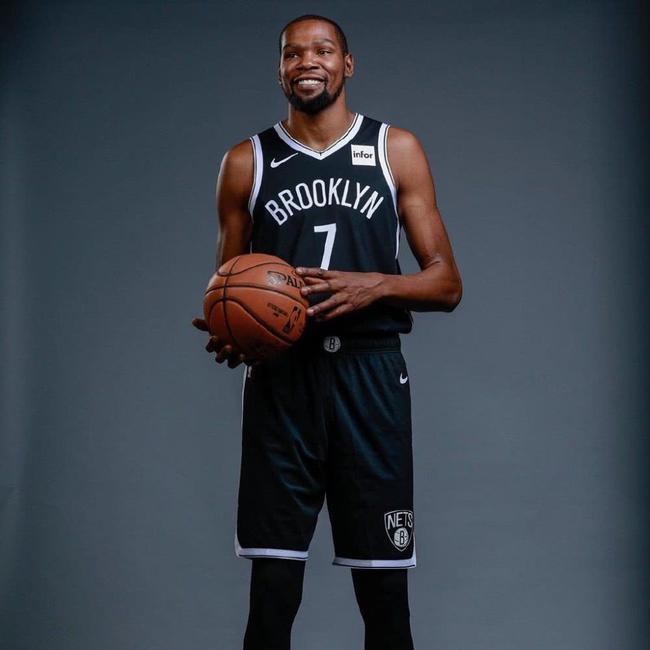 主卡塔尔 主卡塔尔